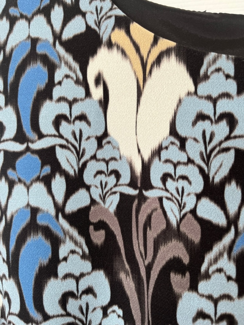 Tristan Sleeveless Blue and Cream Floral Fit-and-Flare Dress - Picture 4 of 8